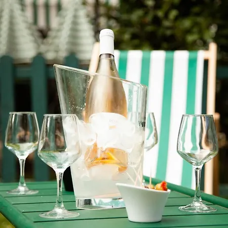 Le Fruit Defendu Hotel