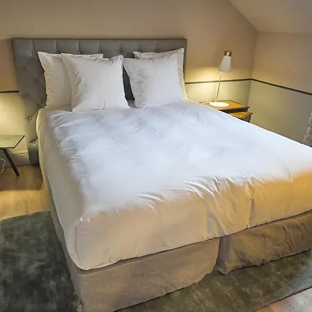Le Fruit Defendu Bed & Breakfast 3*