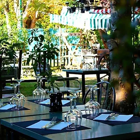 Le Fruit Defendu Bed & Breakfast